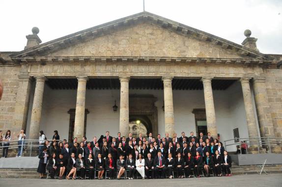 Formatura com pompa e cisrcunstância em Guadalajara, no México (Instituto Cabañas))